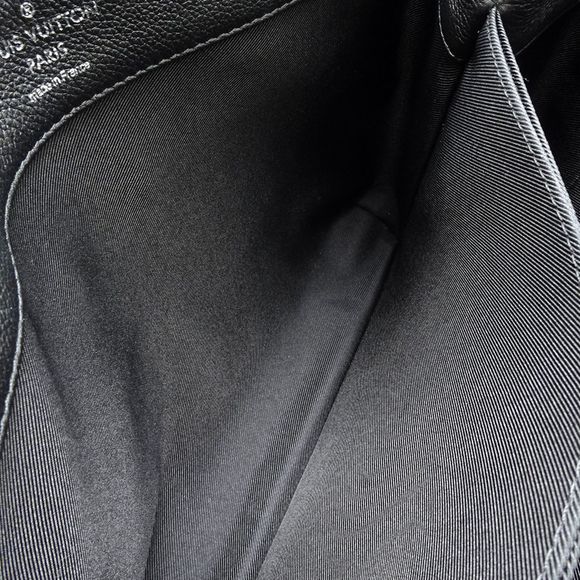 Louis Vuitton LockMe II Noir Handbag Black - Picture 7 of 8